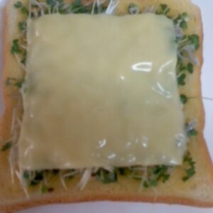 高菜マヨの白ごまチーズトースト